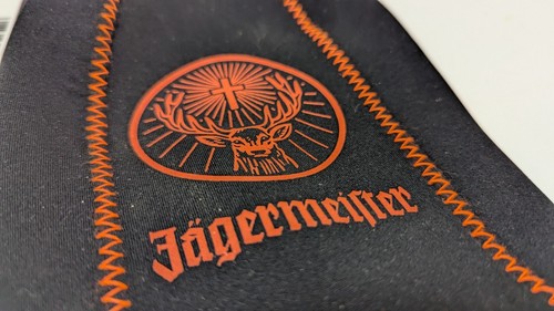 Jagermeister Bottiglia Bevanda Koozie From Stay Cool Pack (Nuova con Etichetta) Zip Up Back - Foto 3 di 13