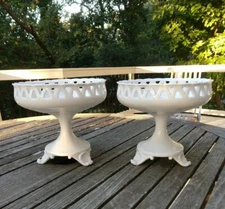 ANTIQUE FRENCH WHITE OLD PARIS PORCELAIN TRI FOOTED SHELL COMPOTE RETICULATED PR