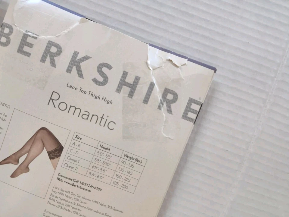 Lot Of 2 Berkshire Thigh High Stockings Size A-B Black & Beige Romantic Vtg - Image 3 of 4