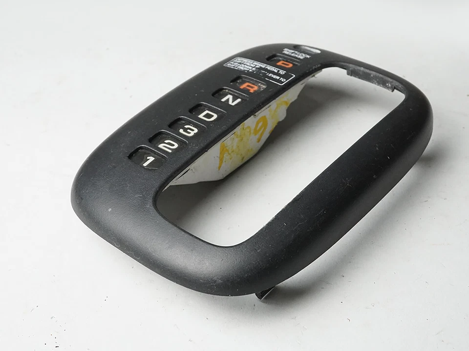 Suzuki Verona 2004 embellecedor bisel cubierta piso palanca de cambios selector transmisión automática Foto 2 de 4