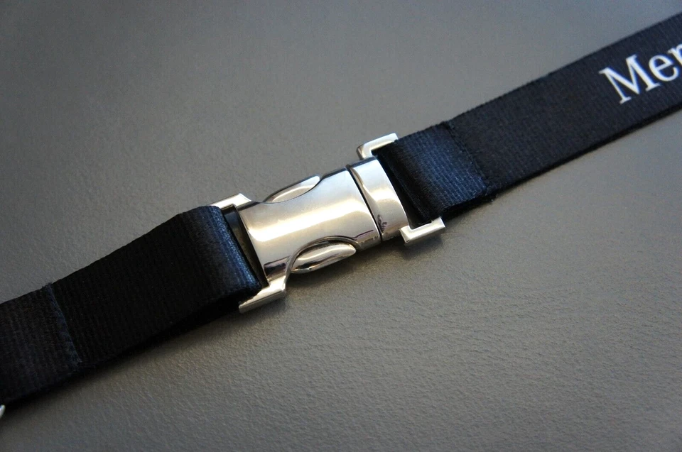 Genuine Mercedes-Benz Nylon Lanyard Remote Key Fob ID Card Neck Strap B66956231 Foto 2 de 4