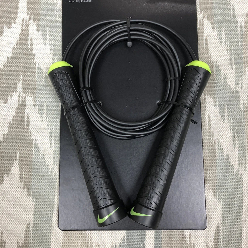 Nike Training Speed 9' Cuerda de Salto Longitud Ajustable Negro Volt Pro Gimnasio de Combate 9' Foto 4 de 4