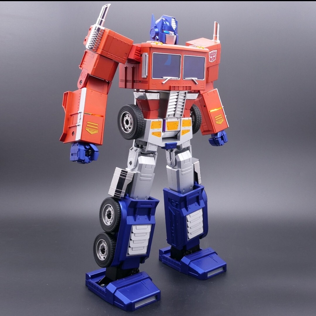 Robosen Transformers Optimus Prime Auto-Converting Robot 19