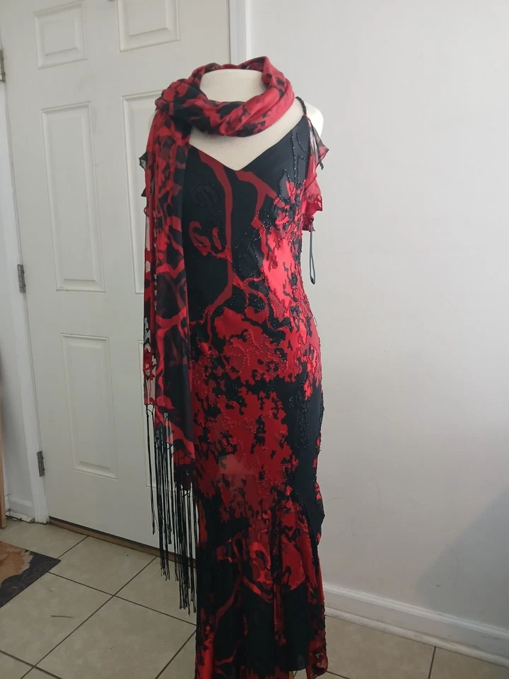 Yvonne LaFleur New Orleans, lindo preto e vermelho, formal. Colher traseira, tamanho 12. - Imagem 4 de 4