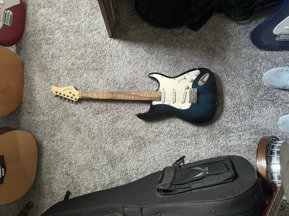 Guitarra Eléctrica Crescent 6 Cuerdas Azul/Negro Ráfaga 2000-2016 Foto 2 de 4