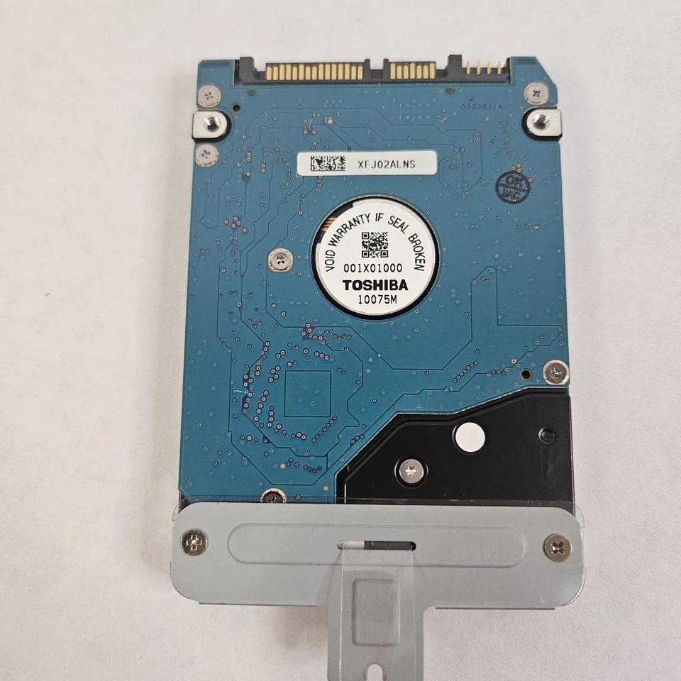 Toshiba HDD2H83  MK 3265G SX 320 GB, Intern ,5400RPM Bundled W/ 2GB and 1GB RAM - Image 2 of 4