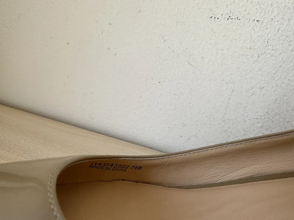 Cole Haan Womens sz 7.5B Nude patent leather wedge pumps shoes - Image 3 of 4