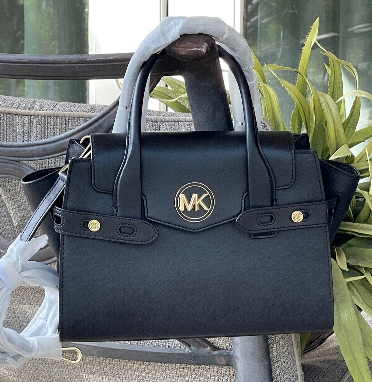 BORSA A TRACOLLA MICHAEL KORS CARMEN MEDIA PATTA MK NERA VEGAN PELLE ORO