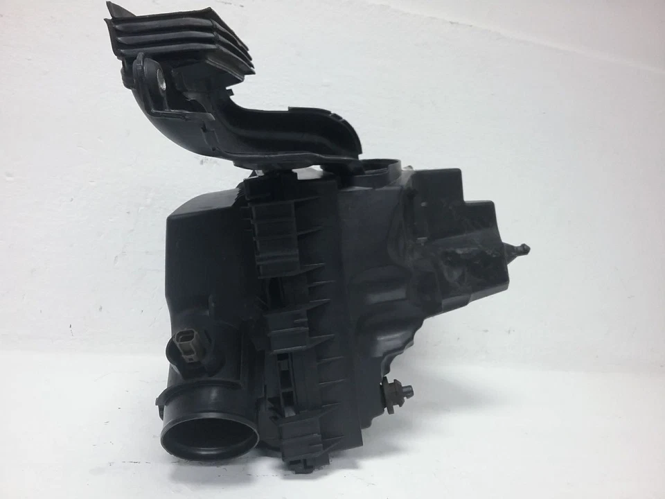 2018 Ford Fusion OEM Air Cleaner Assembly 1.5L Fits 17-20 - Image 3 of 4