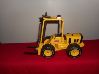 Vintage 1970’s Metal Tonka Forklift #52900 XR101 excellent condition!