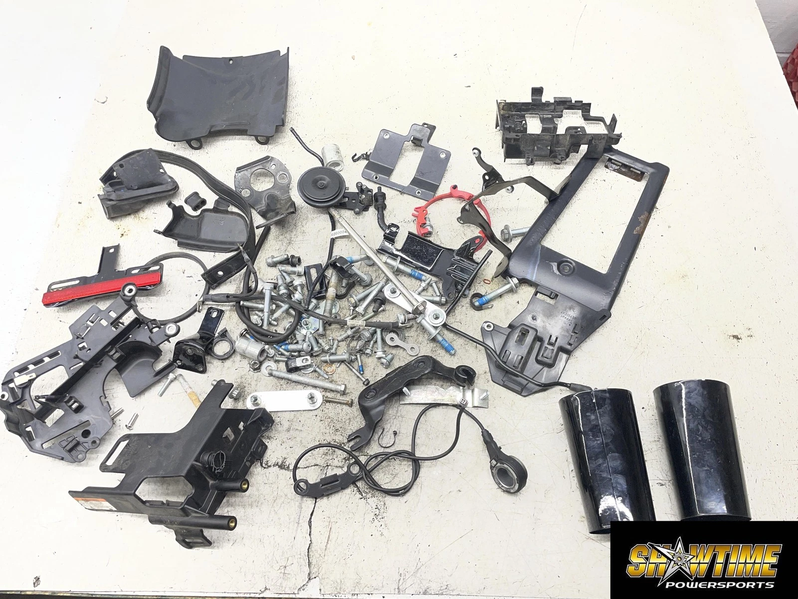 18-24 HARLEY-DAVIDSON HERITAGE CLASSIC FLHCS 114 PARTS HARDWARE LOT