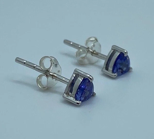 Auténticos aretes de gemas de tanzanita 0,62 quilates 4 mm oro blanco de 18 quilates recubiertos de rodio Foto 2 de 4