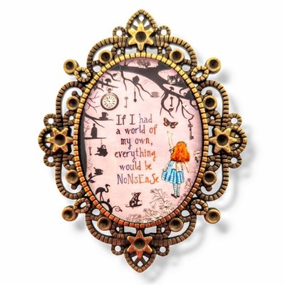 Alice Wunderland Brosche. Gothic Accessoire - Rock - Original Geschenk.