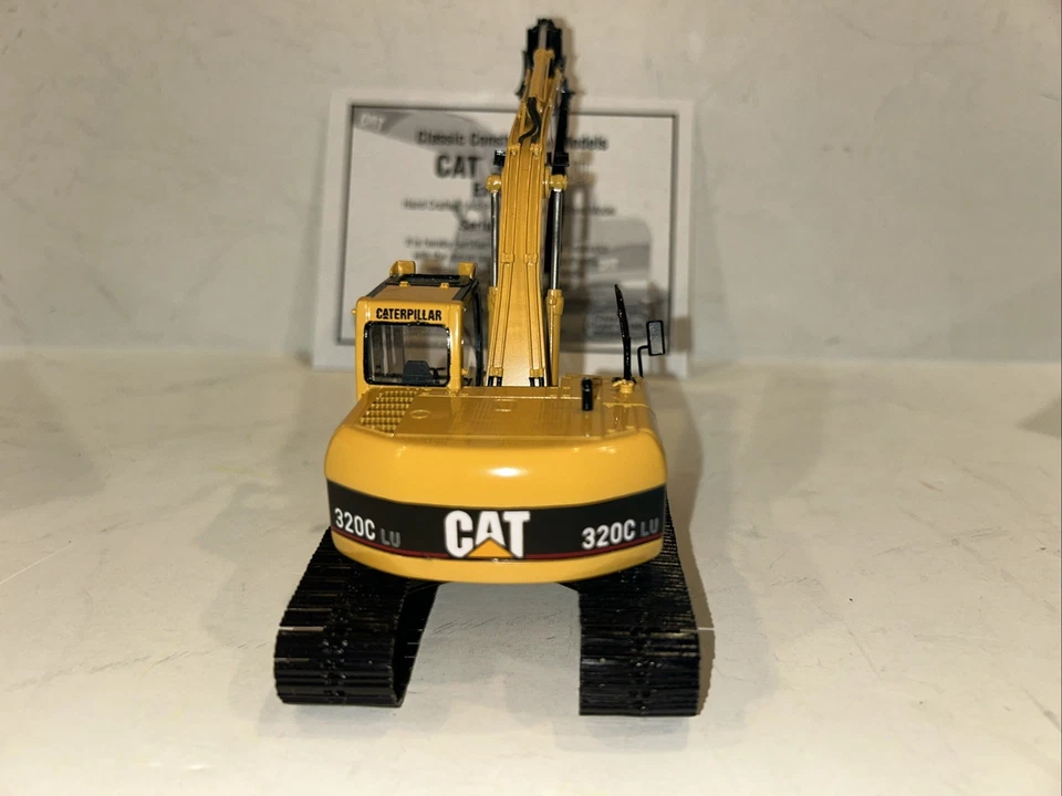 Classic Construction Models Caterpillar Cat 320C L U Excavator with Shears CCM - Image 3 of 4