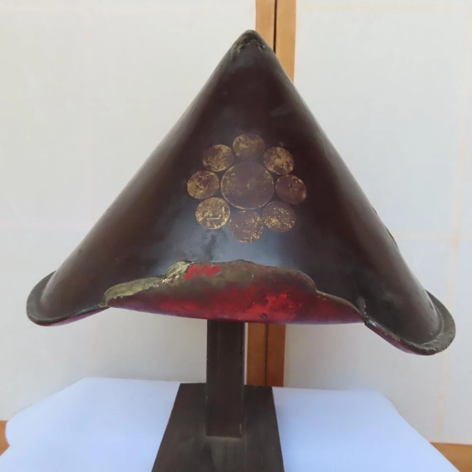 Antiguo sombrero japonés Tonkyo JINKASA JINGASA Samurai Kuyo Crest Yoroi Kabuto JP Foto 3 de 4