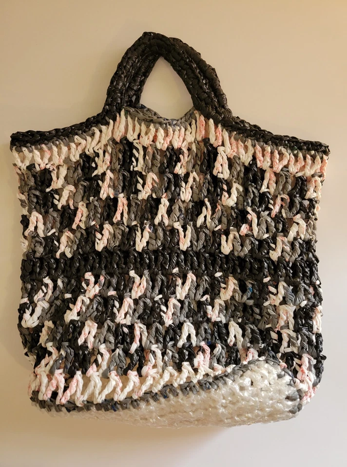 Многоразовая сумка для покупок сделана из перепрофилированных одноразовых пластиковых пакетов изящный! - Изображение 3 из 4