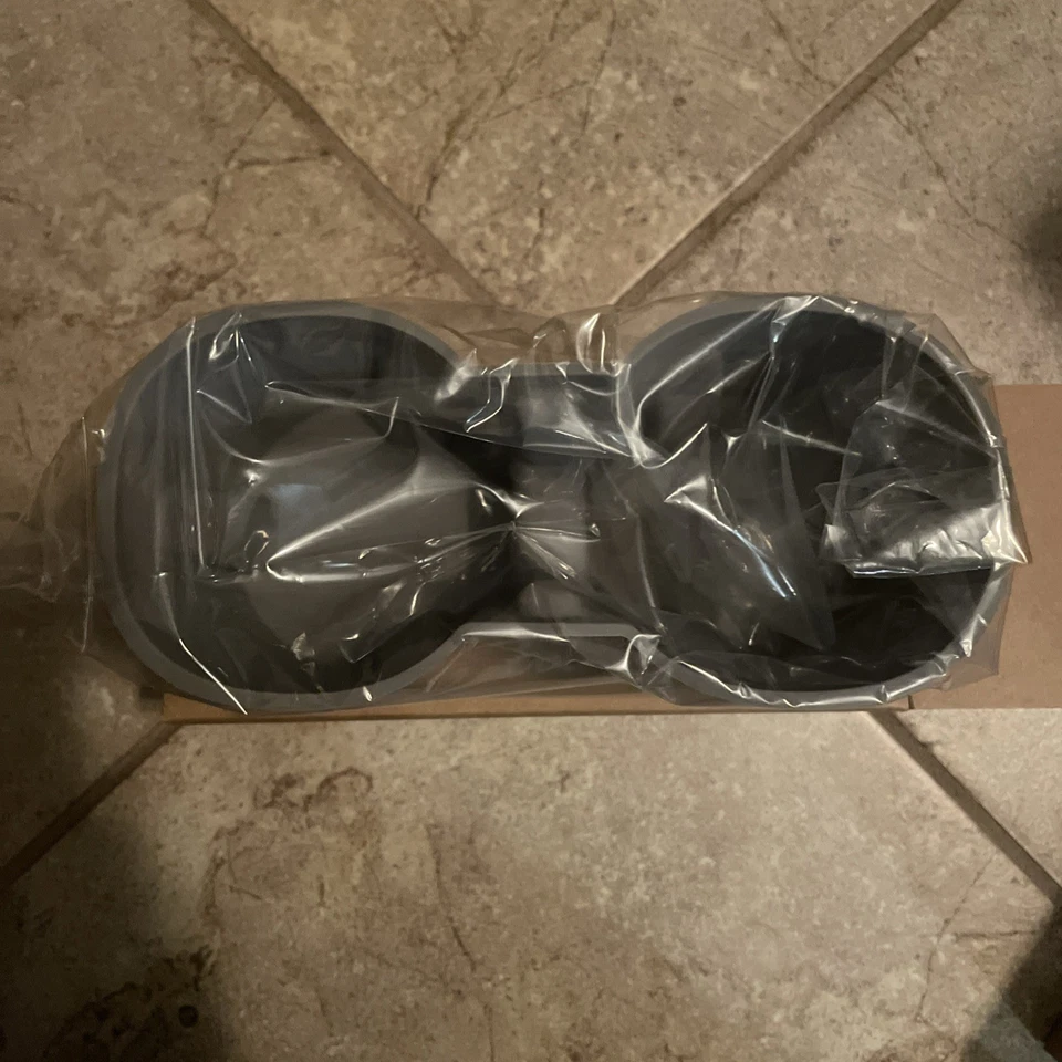 Серый вставной подстаканник Tesla подходит для модели Y 2023-2021 - Изображение 2 из 2