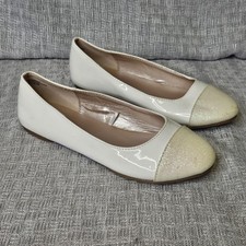 The Children's Place girls' white ballet flats with a glitter toe Size 2