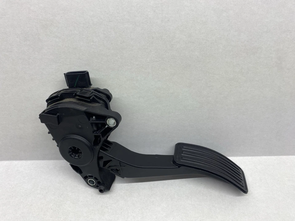 2014-2018 Nissan Altima Front Left Side Gas Accelerator Pedal OEM Tested - Image 3 of 4