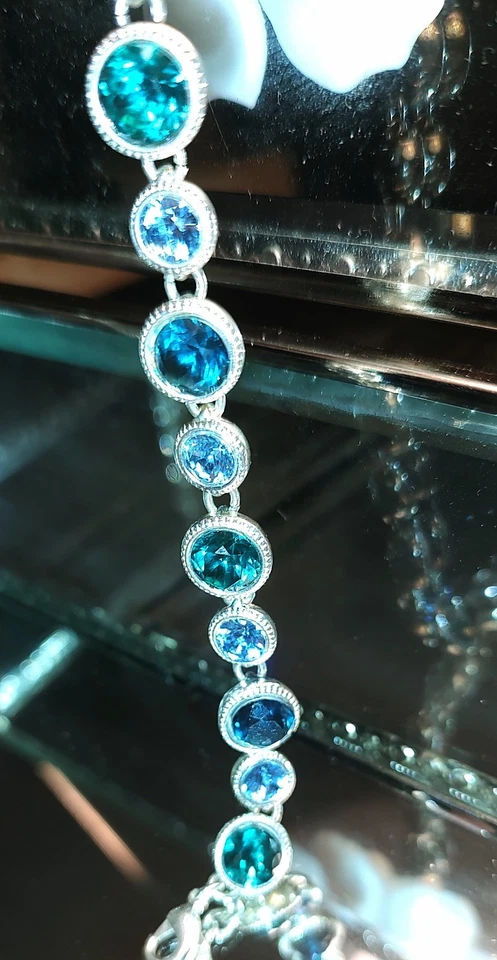 Pulsera Nine West Tono Plata Con Piedras Azules, Cierre Langosta Foto 2 de 4