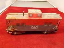 OLD VTG ANTIQUE MODEL RAILROAD CAR, TIN NYC 20102 RED/GREY CABOOSE, SEE PICS