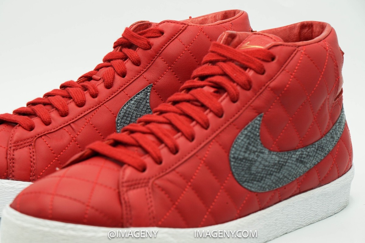 NIKE BLAZER SB USED SIZE 11 SUPREME VARSITY RED GRAPHITE NIKE BLAZER SB USED SIZE 11 SUPREME VARSITY RED GRAPHITE