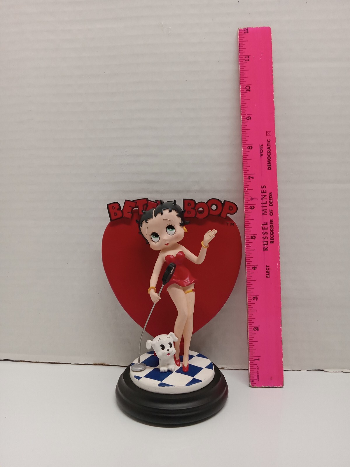 Betty Boop and Pudgy Singing on Heart-Shaped Stage with Mic-image