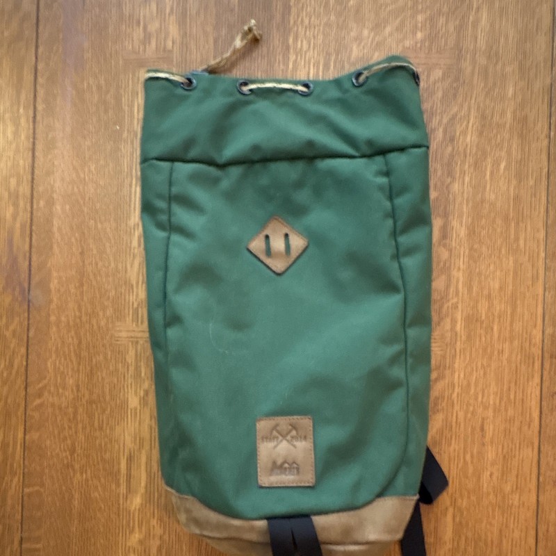REI Staff 2014 15L Nylon Drawstring Daypack Green w/ 2 Pockets Hiking