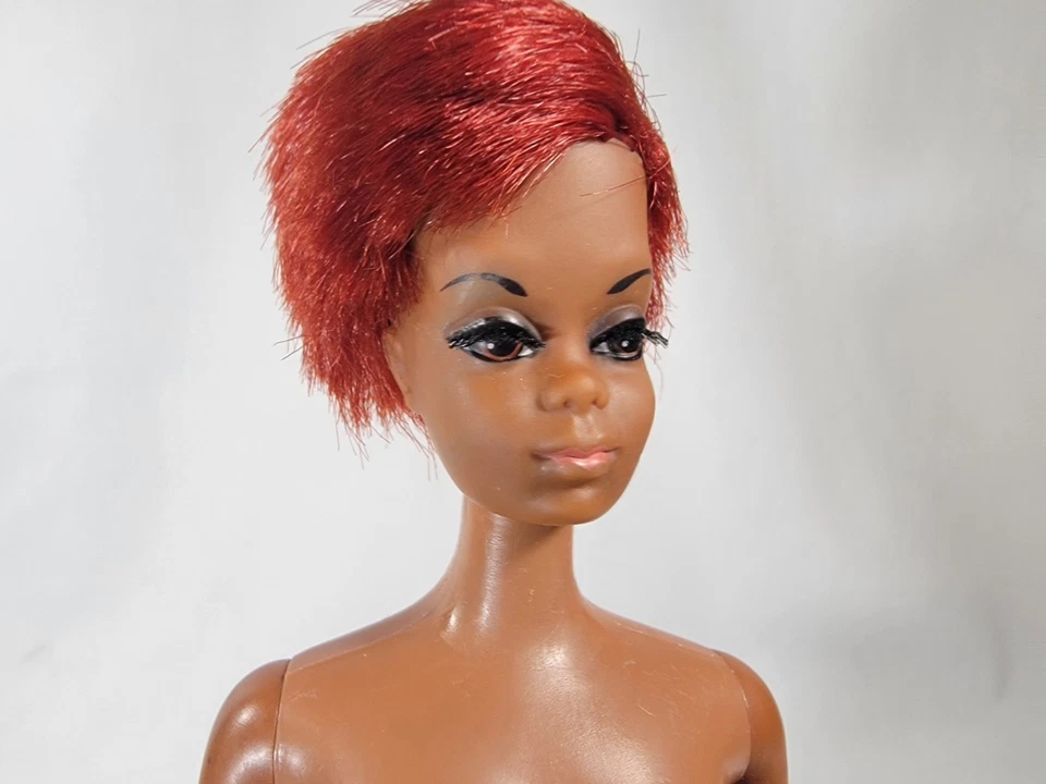 Muñeca Barbie afroamericana vintage Julia Twist N Turn pelirroja 1966 enfermera de televisión Foto 2 de 4