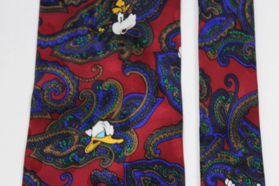 Corbata de colección The Disney Store Mickey Mouse Goofy Pato Donald Paisley  Foto 4 de 4