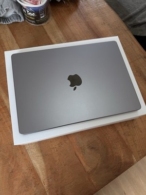 Apple MacBook Pro M3 14 Zoll 8 GB RAM 512 GB SSD Top Zustand