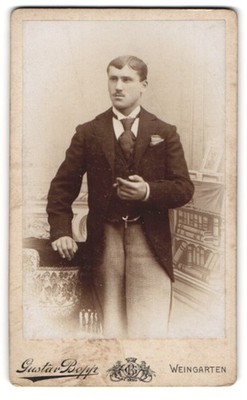 Photograph Gustav Bopp, vineyard, commoner man with tie and cigar  