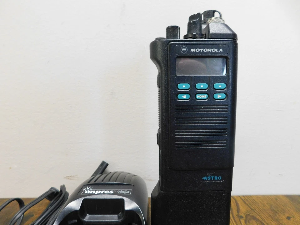 Motorola Astro Saber VHF 136-174mhz P25 Digital Portable radio W/AES 3 algo WHCA - Image 3 of 3