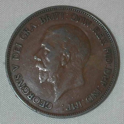 Lot Three Great Britain Pennies 1936, 1938, 1966 George V George VI Elizabeth II - Image 1 of 4