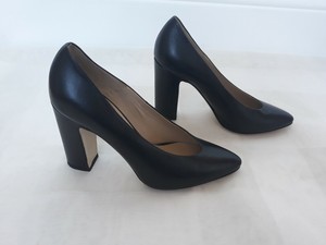 hobbs black court shoes