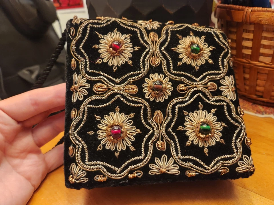 Vintage beaded black velvet handbag from India—Zardozi-style embroidery - Image 2 of 4