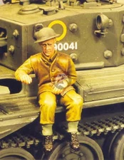 Resicast 1/35 British Soldier / Tanker Seated in Leather Jerkin WWII 355566