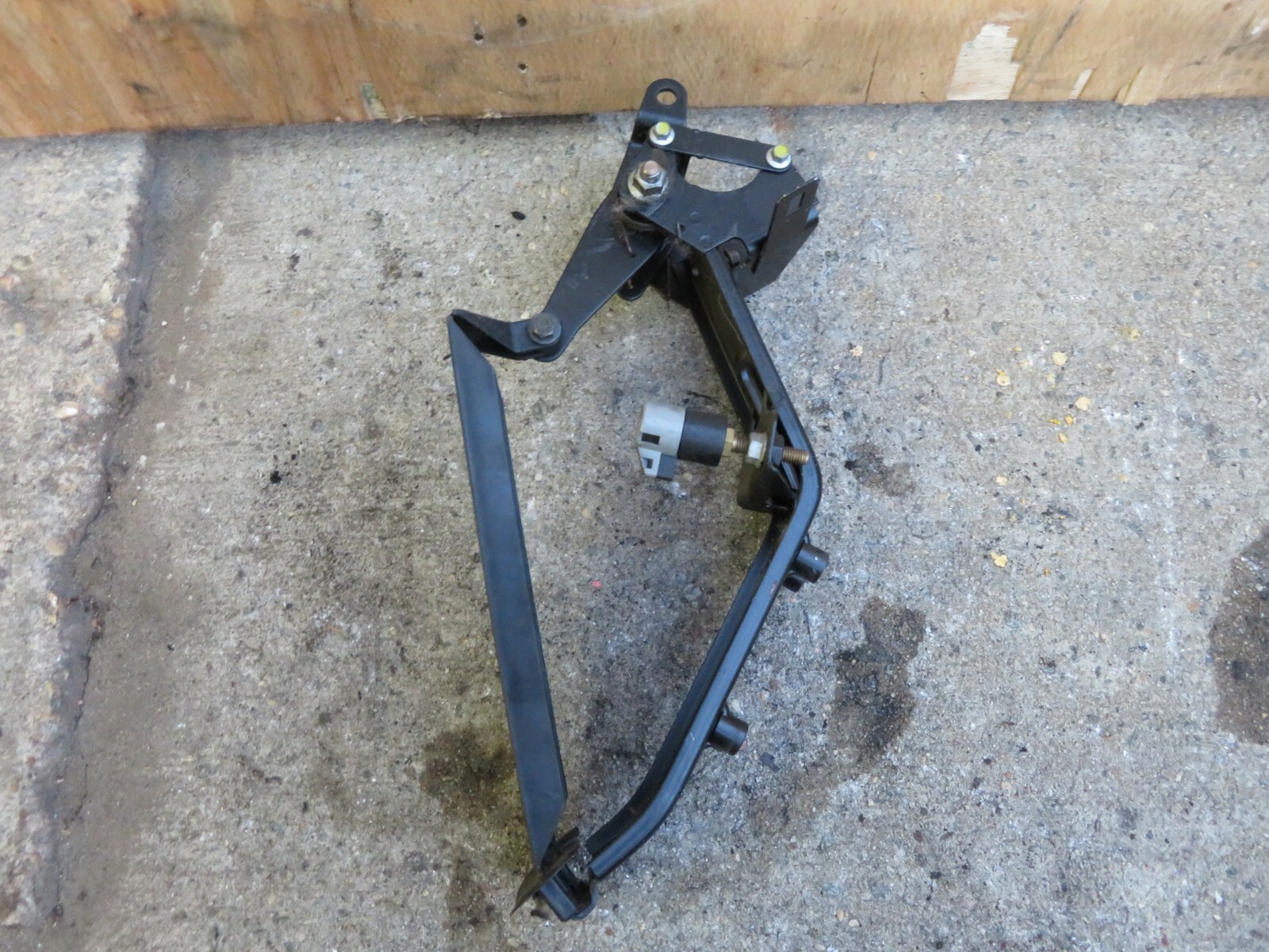 1999-2004 BENTLEY ARNAGE SEDAN 6.75L RWD ACCELERATOR THROTTLE GAS PEDAL PAD OEM
