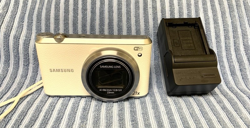Samsung WB350F 16.3MP Wi-Fi Digital Camera 21X Zoom Smart Camera White W/charger