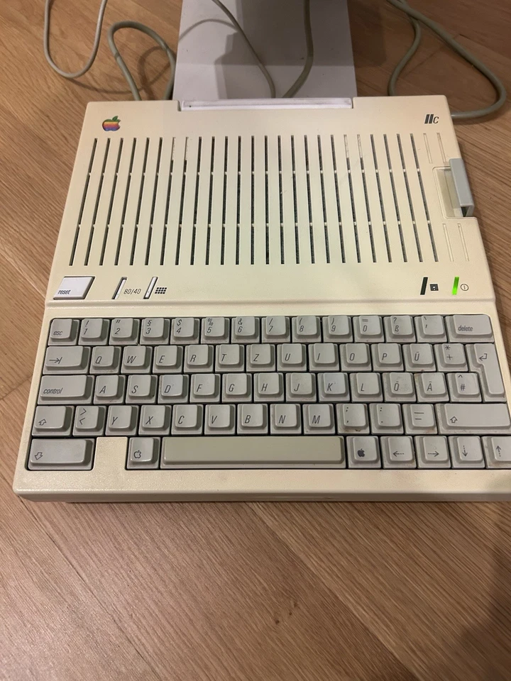 Apple IIc portable Computer Laptop PC Notebook Retro Vintage - Bild 2 von 4