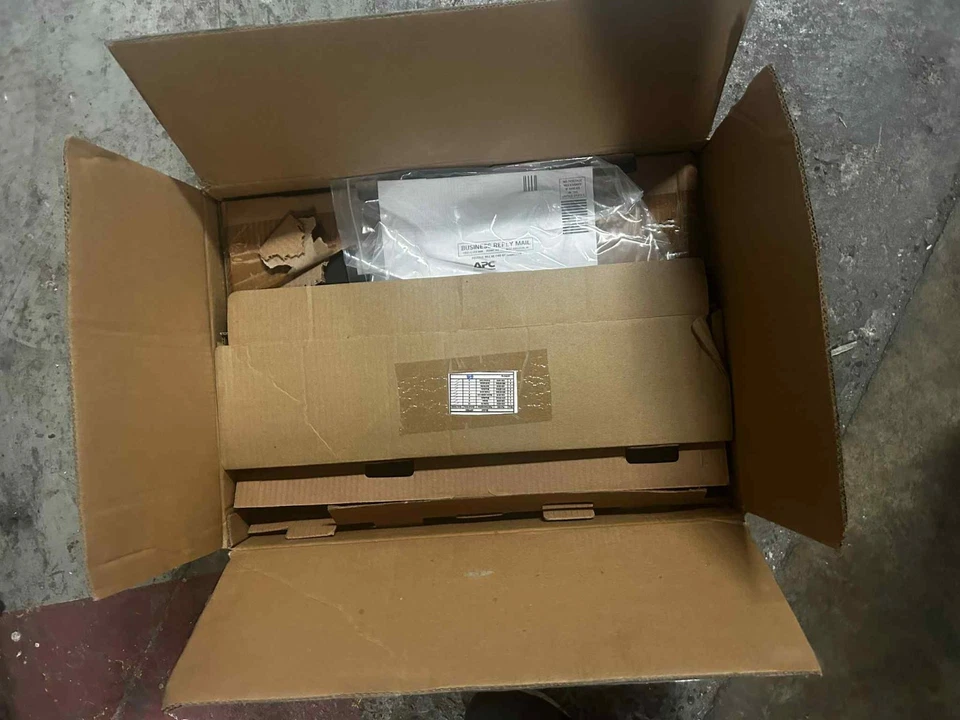 Rack PDU, Switched, 2U, 30A, 120V, (16)5-20AP7902 New In Box - Image 3 of 4