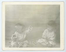 Moody & Atmospheric nebulosa foto de bebés con tarjeta pinup foto instantánea vintage
