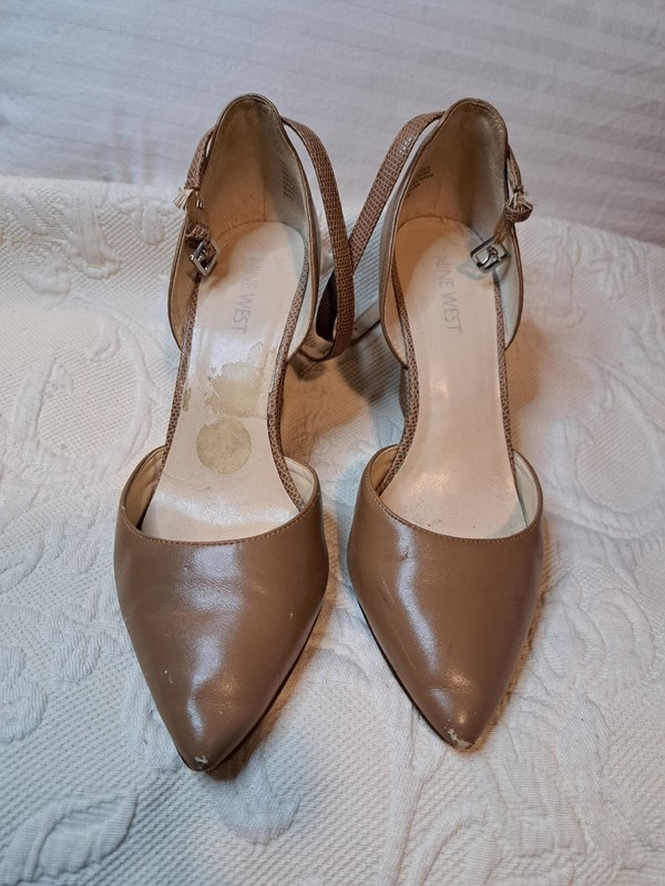 Nine West Classic Pumps Cream Color Size 7M