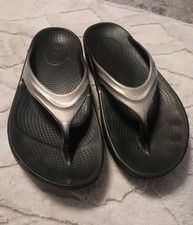 OOFOS Womens Oolala Sandals Gold Black Comfort Flip Flops Sz 7 Beach Vacay