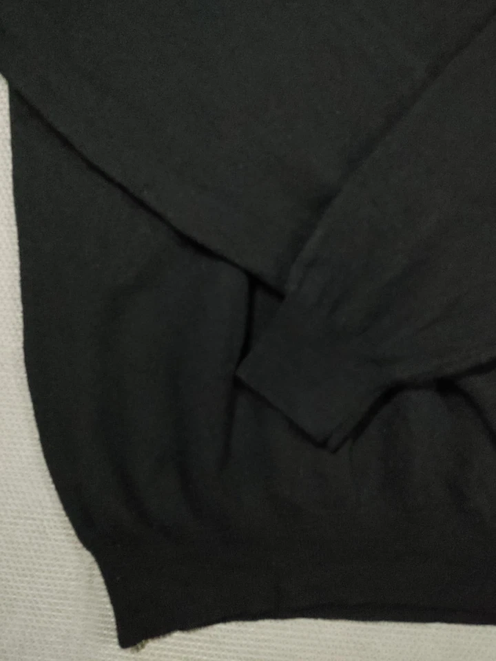 Suéter Joseph & Lyman Para Hombres Cuello en V Lana Merino Talla XXL Negro Hecho en Australia Foto 2 de 4