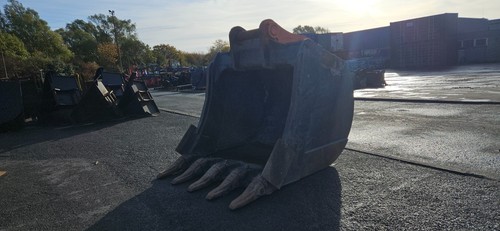 1650mm Hardox Bucket w/ 110mm Pins - Used - Price £5750.00 + VAT @ 20% - C567 - Picture 5 of 8