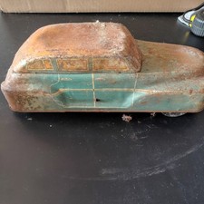 VINTAGE WOLVERINE TIN FRICTION SEDAN - PLUS