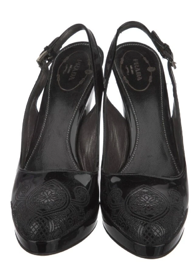 ¡Desajuste! Zapatos de salón PRADA 39/40 ajustables de charol negro 39/40 usados en excelente estado Foto 2 de 4