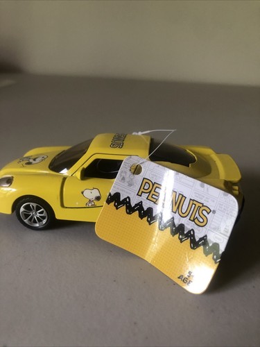 Coche deportivo amarillo fundido a presión Peanuts 5" acción Snoopy Speed Beagle nuevo con etiquetas - Imagen 6 de 8