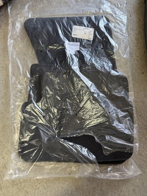PORSCHE MACAN FUSSMATTEN 4 TEILE  SCHWARZ 95B864435D ORIGINAL PORSCHE TEIL NEU